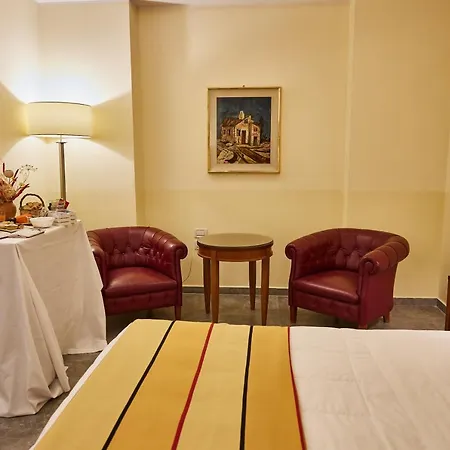 מלון Appia Antica 4*