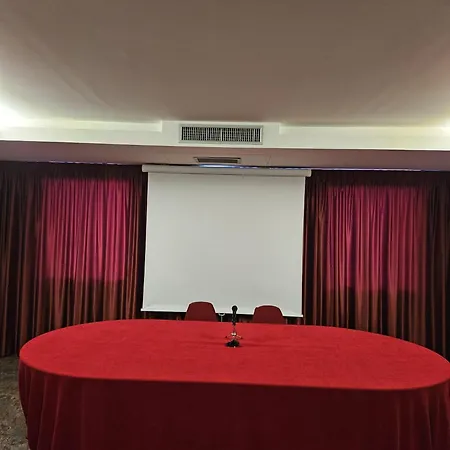 Appia Antica 4* קוראטו