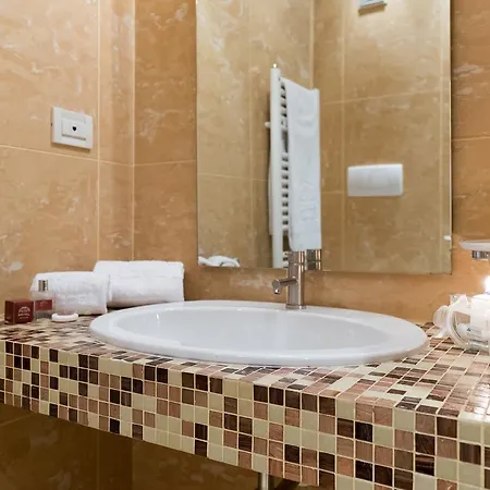 מלון Appia Antica 4*